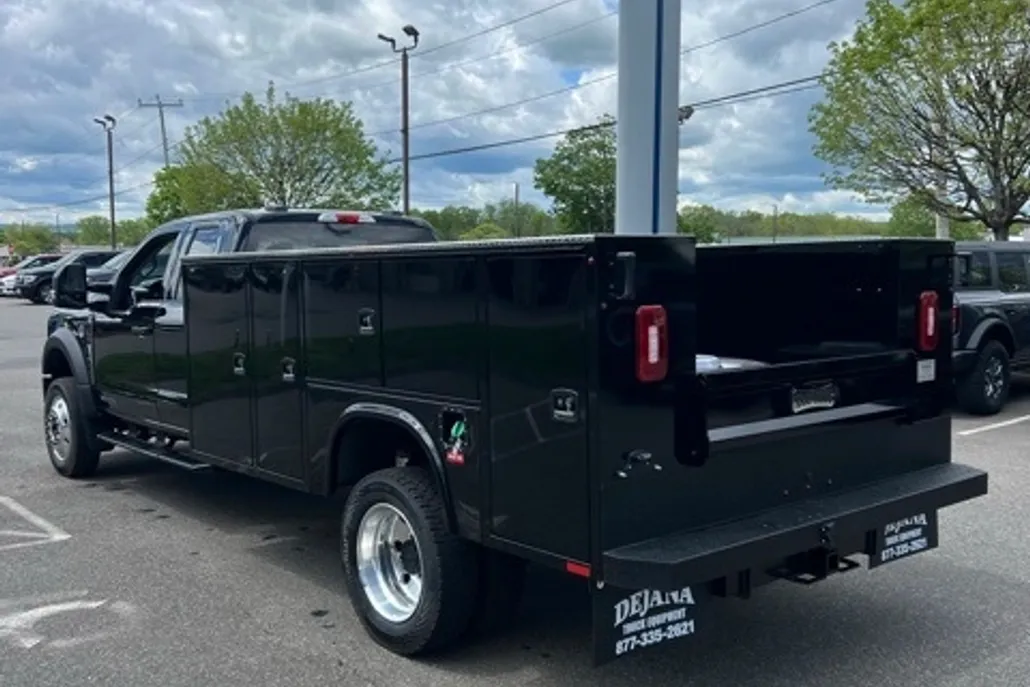 2025 Ford F-450 XLT photo 1