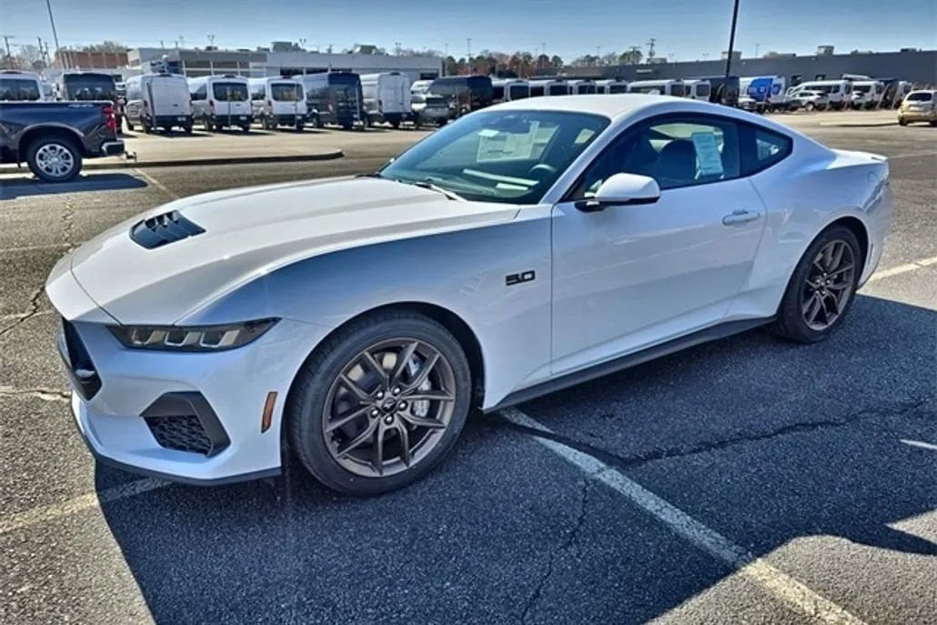 2025 Ford Mustang GT Premium photo 1