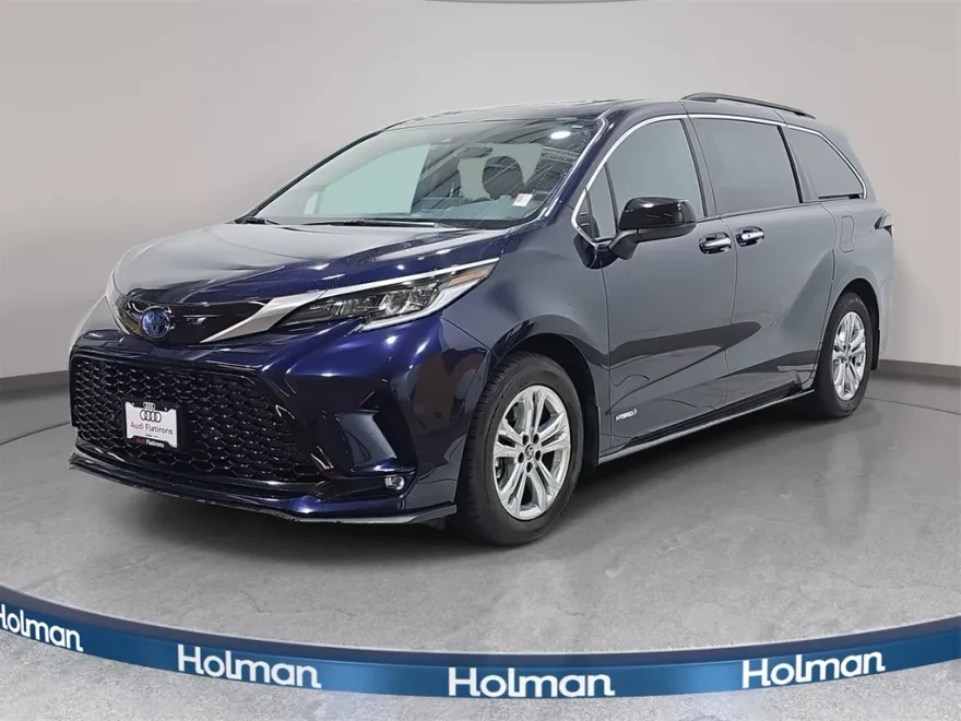 2021 Toyota Sienna XSE photo 1