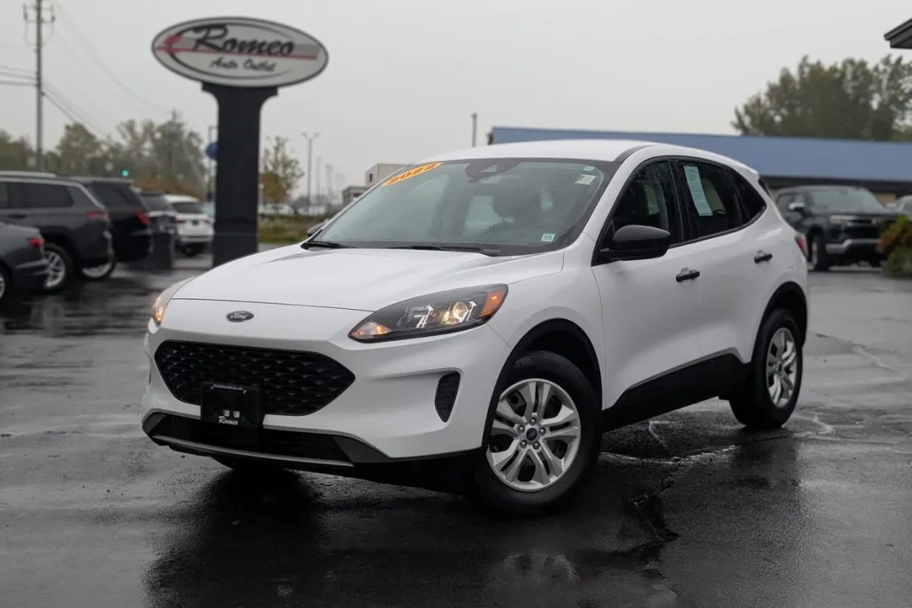 2022 Ford Escape S photo 1