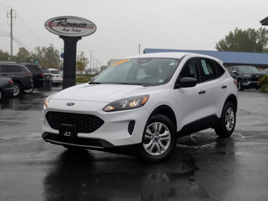 2022 Ford Escape S photo 1
