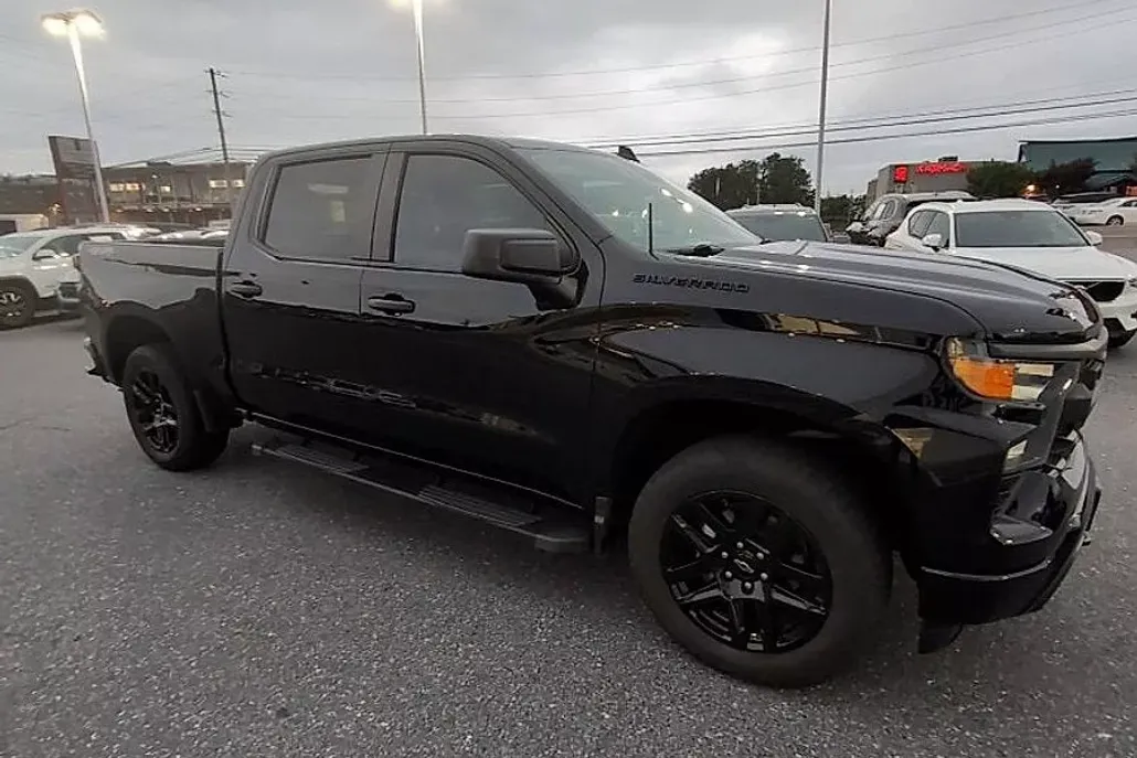 2023 Chevrolet Silverado 1500 Custom photo 1