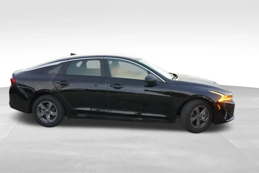 2023 Kia K5 LXS photo 1