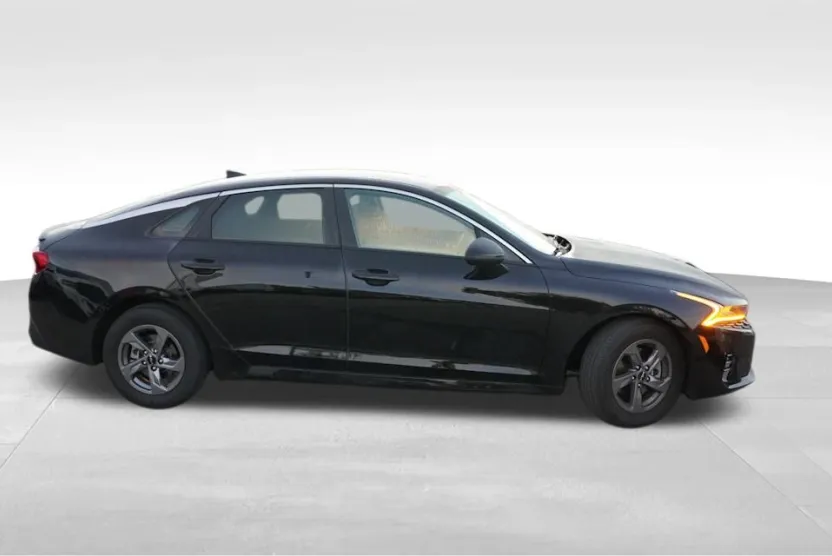 2023 Kia K5 LXS photo 1