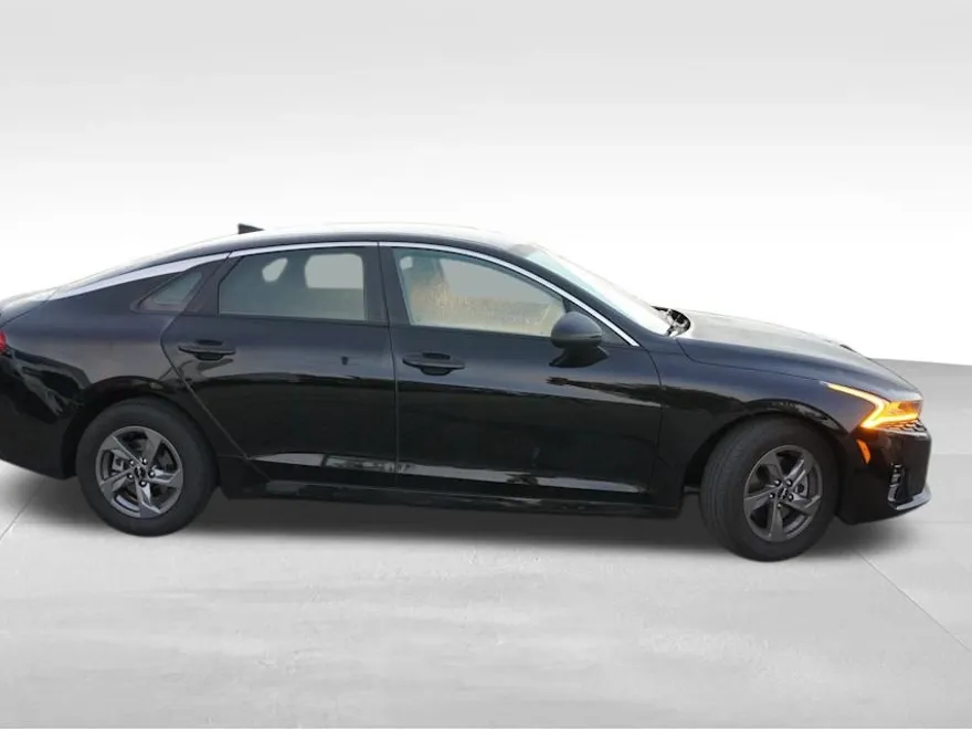 2023 Kia K5 LXS photo 1