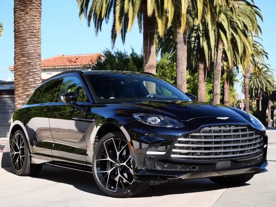 2025 Aston Martin DBX photo 1
