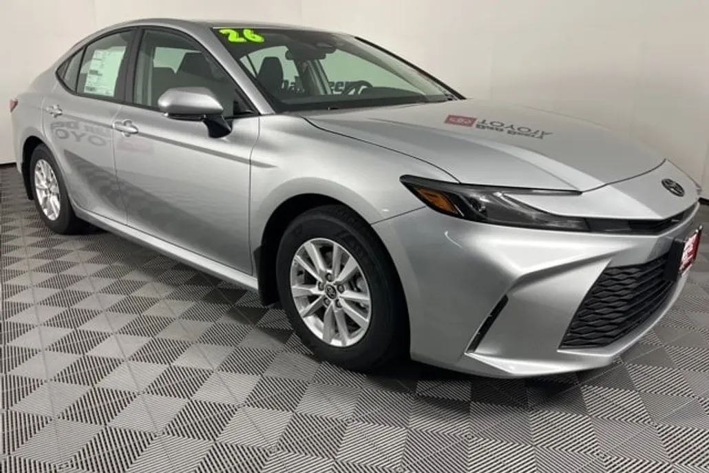 2026 Toyota Camry LE photo 1