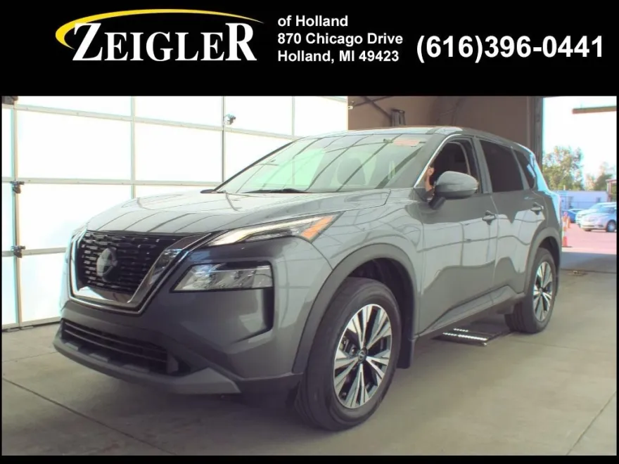 2022 Nissan Rogue SV photo 1