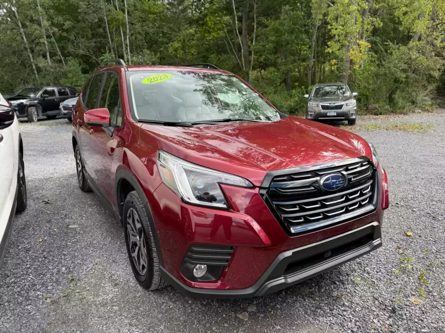 2023 Subaru Forester Premium photo 1