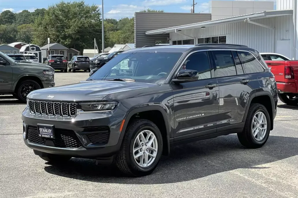 2025 Jeep Grand Cherokee Laredo photo 1