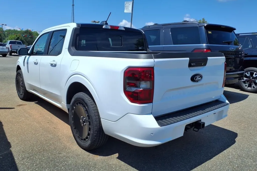 2025 Ford Maverick photo 1