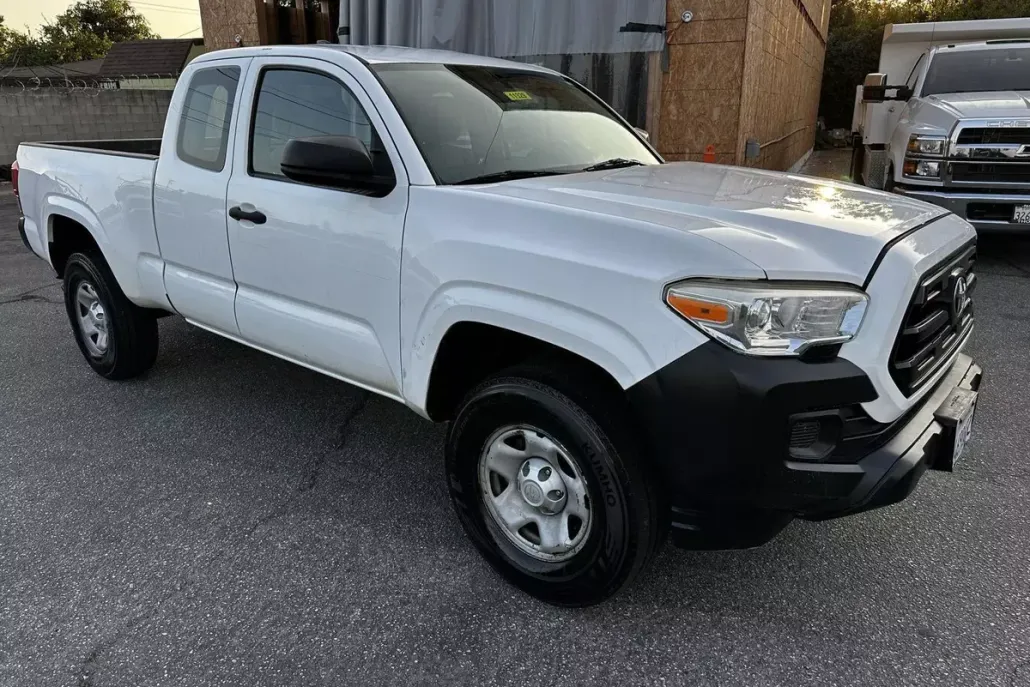 2017 Toyota Tacoma SR photo 1
