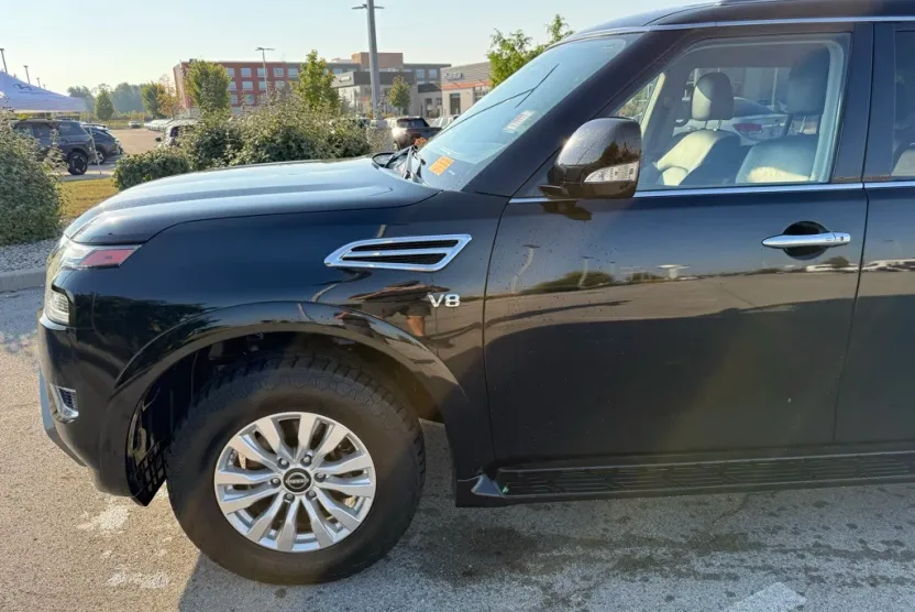 2021 Nissan Armada SV photo 1