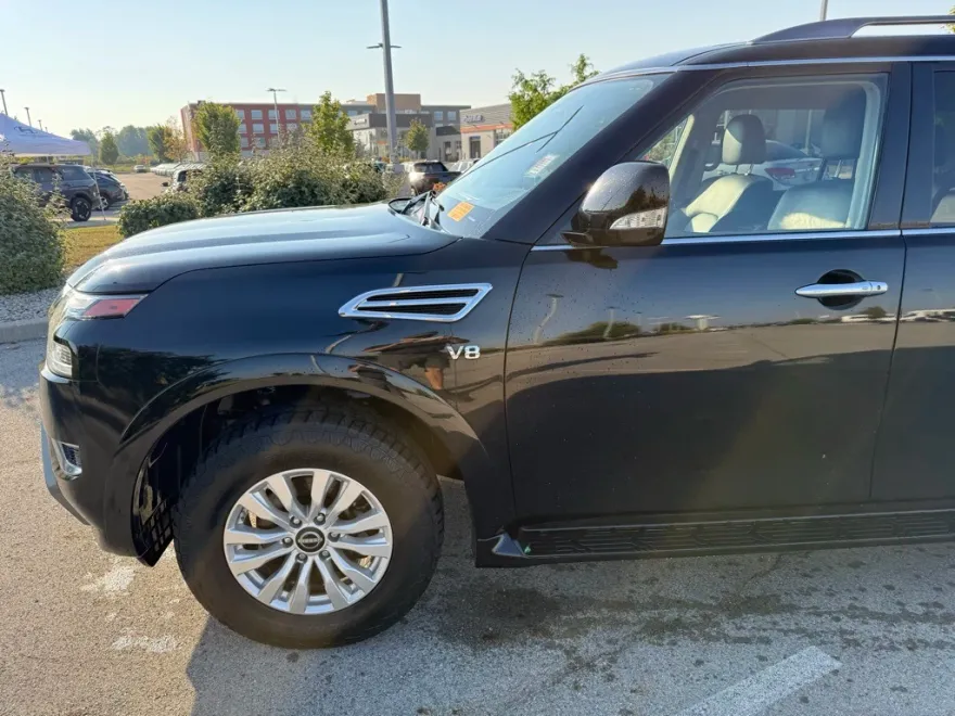 2021 Nissan Armada SV photo 1