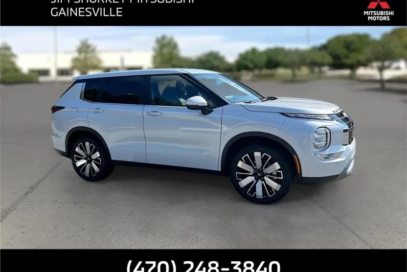 2025 Mitsubishi Outlander SE photo 1