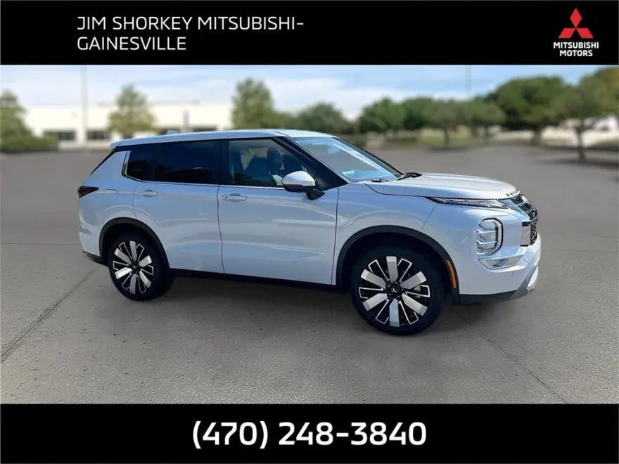 2025 Mitsubishi Outlander SE photo 1