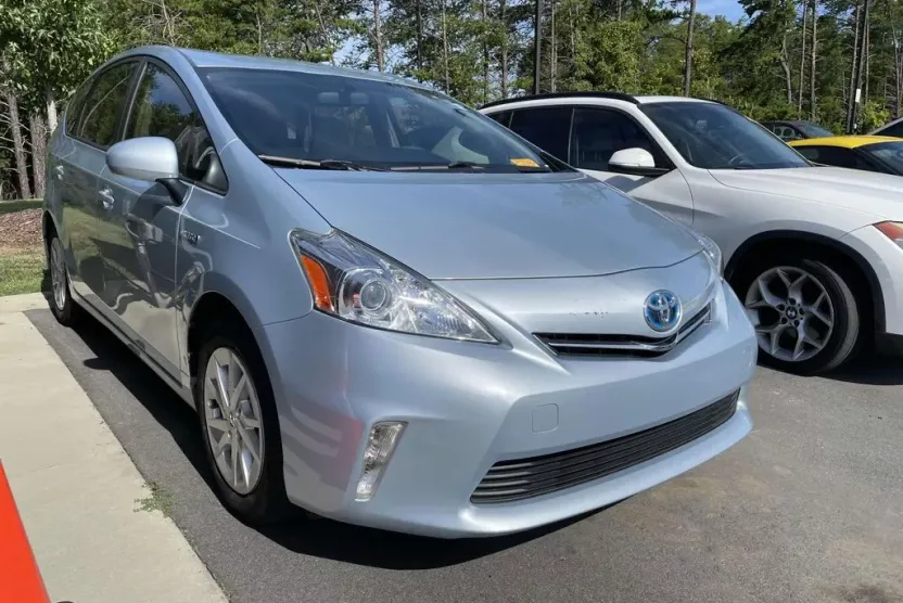 2014 Toyota Prius V Two photo 1
