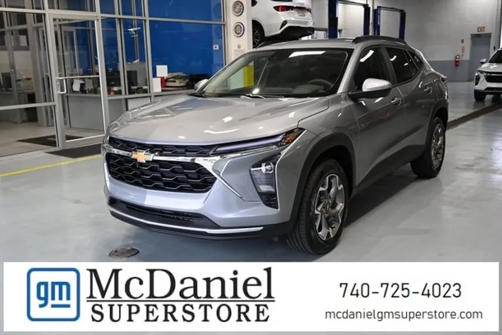 2025 Chevrolet Trax LT photo 1