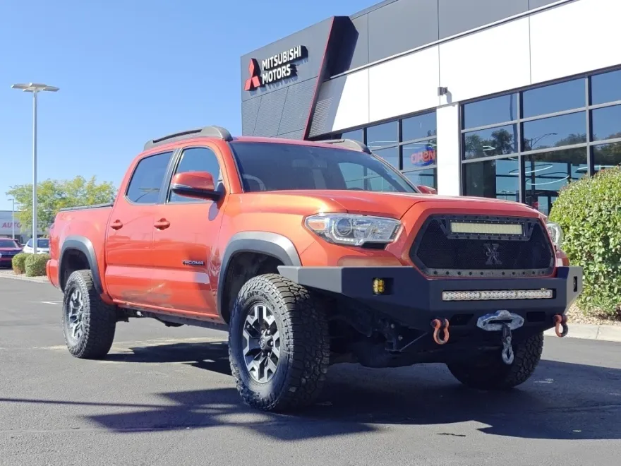 2016 Toyota Tacoma TRD Off-Road photo 1
