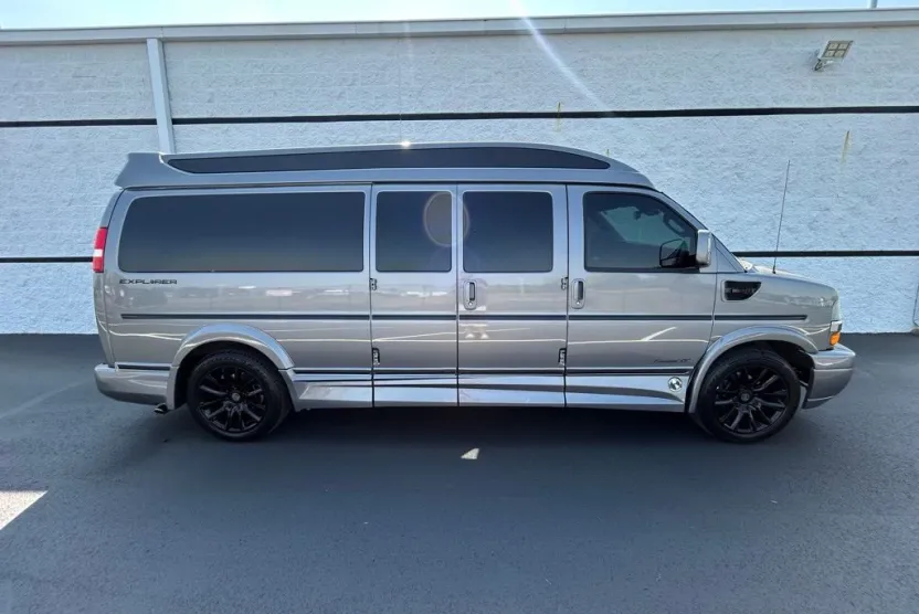 2021 Chevrolet Express LS photo 1
