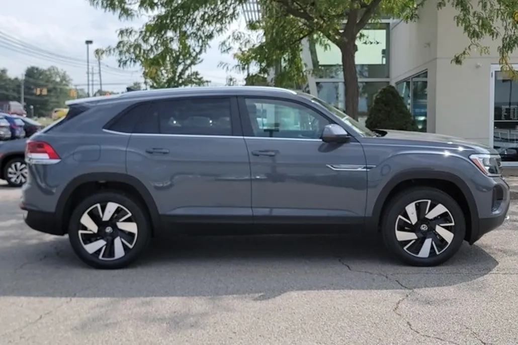 2026 Volkswagen Atlas Cross Sport SE Technology photo 1