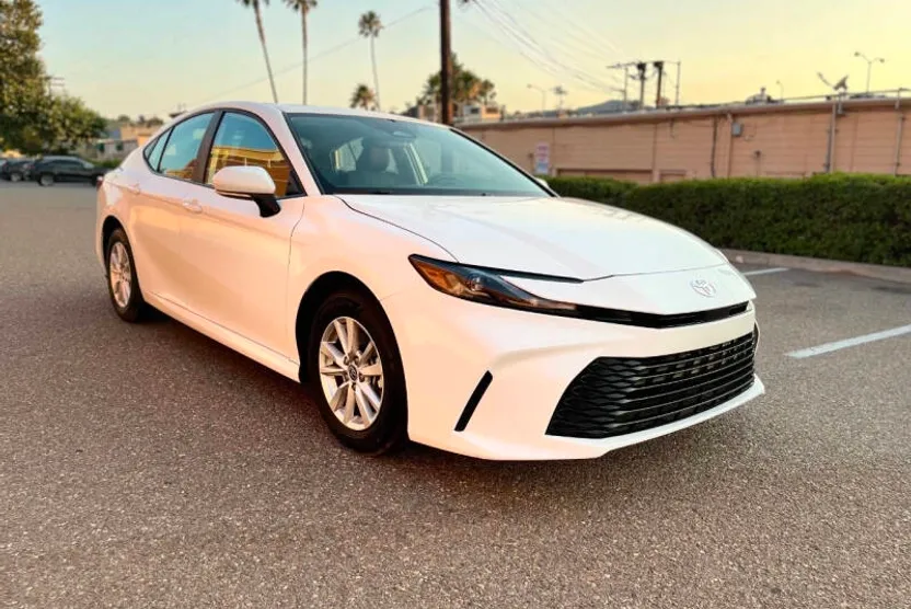 2025 Toyota Camry LE photo 1