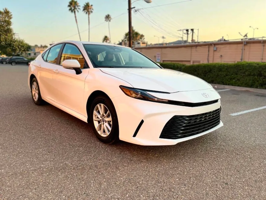 2025 Toyota Camry LE photo 1