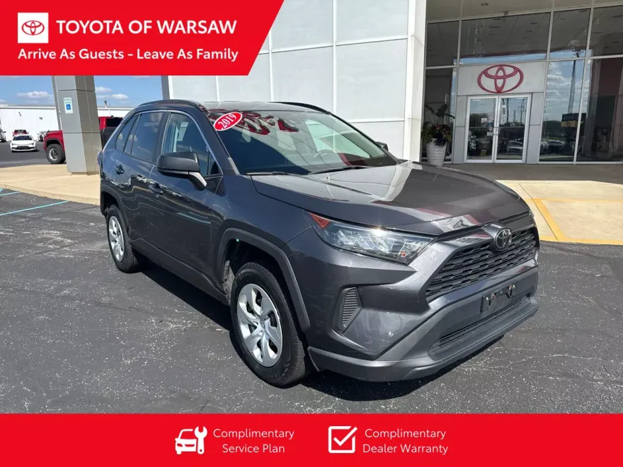 2019 Toyota RAV4 LE photo 1