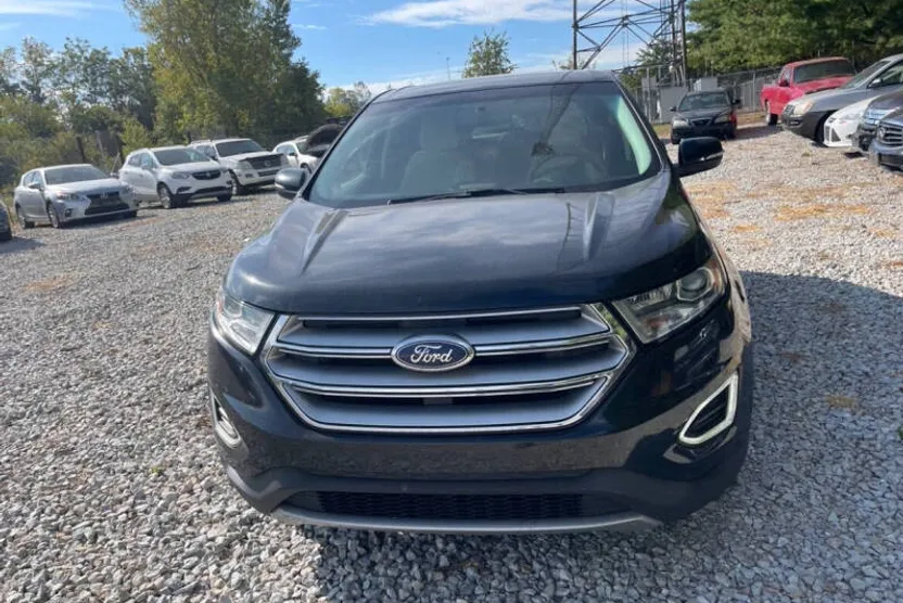 2015 Ford Edge Titanium photo 1