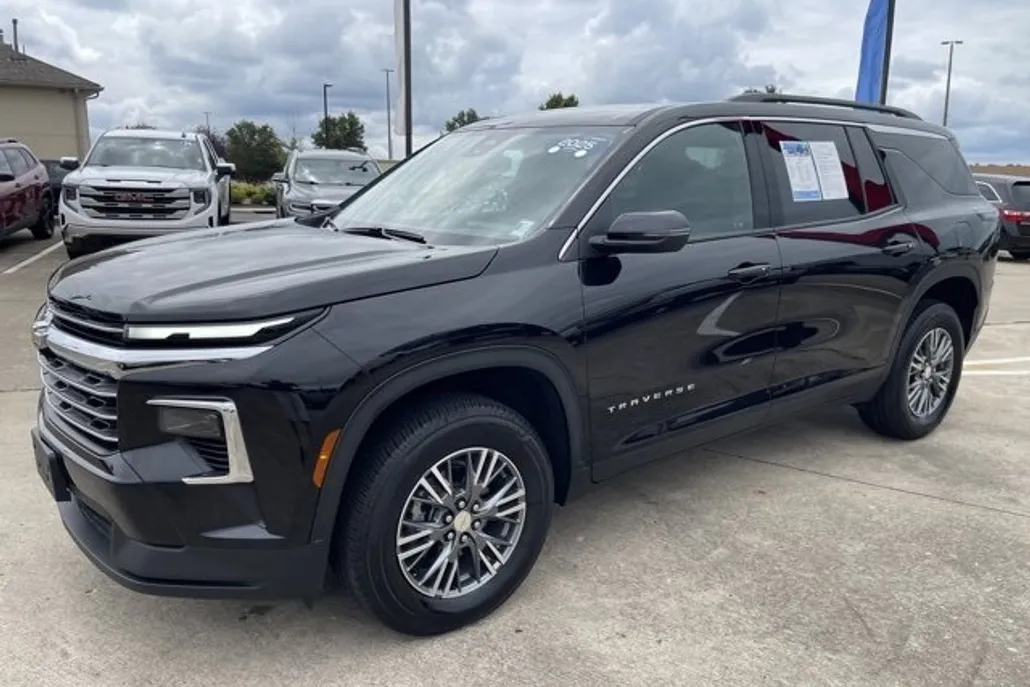 2025 Chevrolet Traverse photo 1