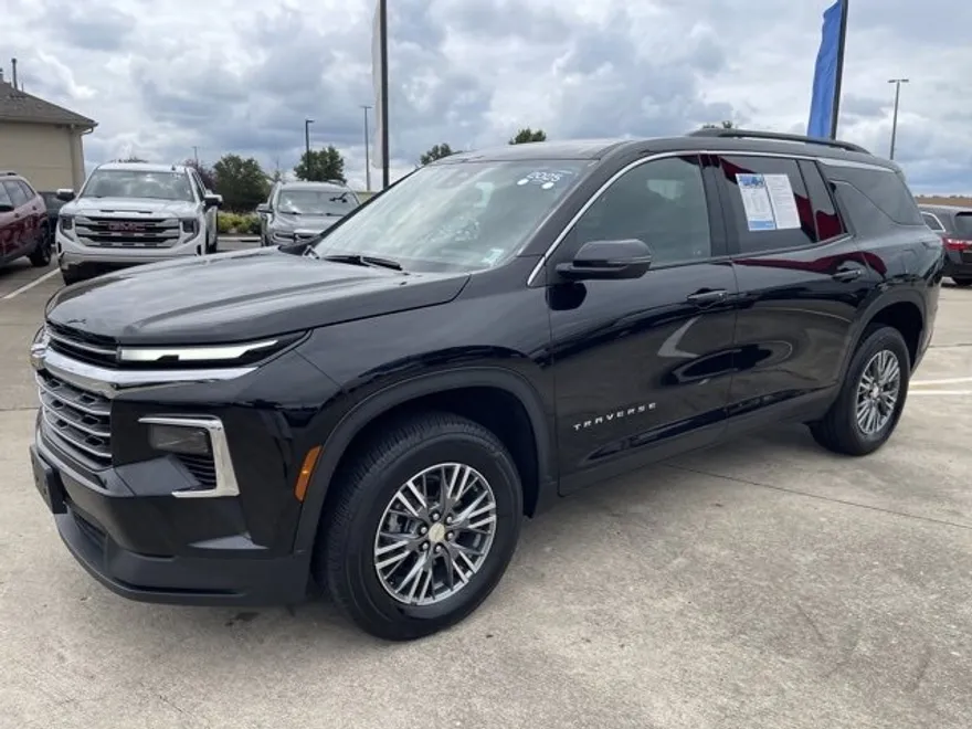 2025 Chevrolet Traverse photo 1
