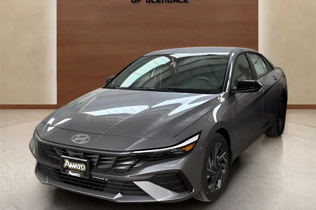 2025 Hyundai Elantra SEL Sport photo 1