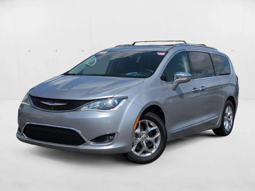 2018 Chrysler Pacifica Limited photo 1