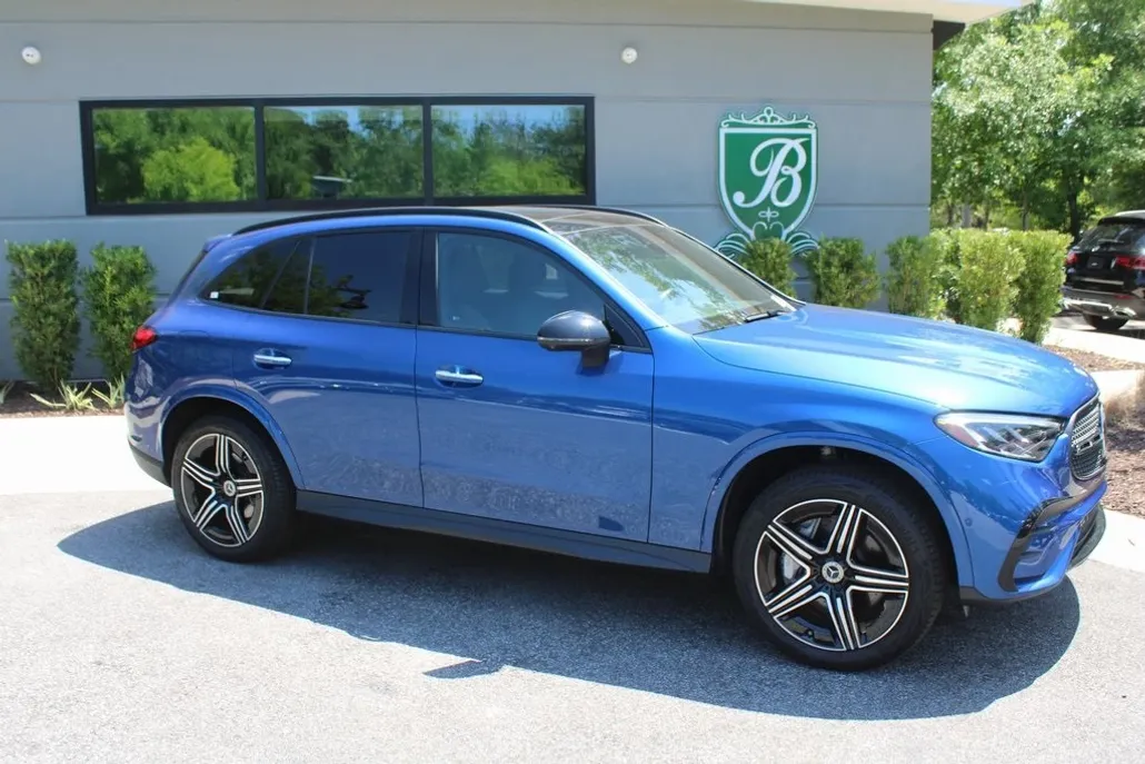 2025 Mercedes Benz GLC 300 4MATIC photo 1