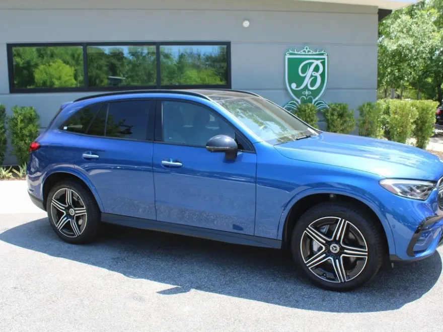 2025 Mercedes Benz GLC 300 4MATIC photo 1