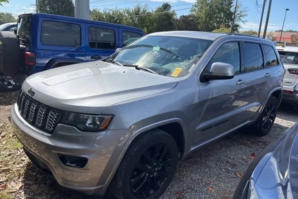 2018 Jeep Grand Cherokee Altitude photo 1