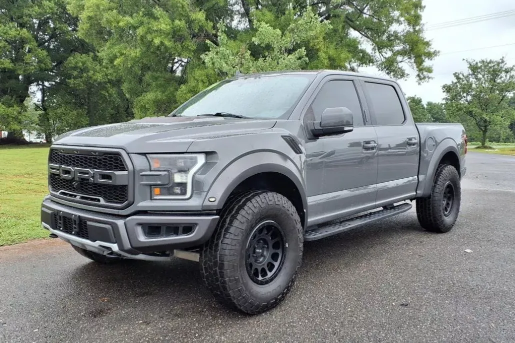 2020 Ford F-150 Raptor photo 1