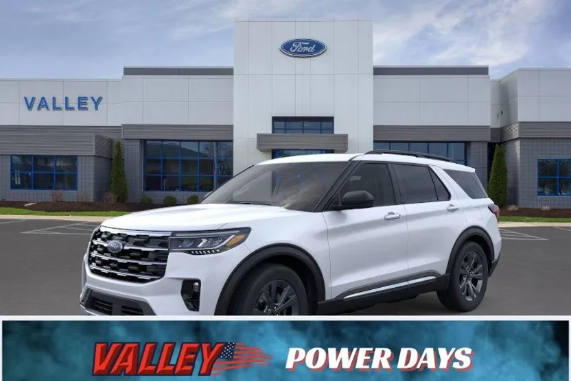 2025 Ford Explorer photo 1