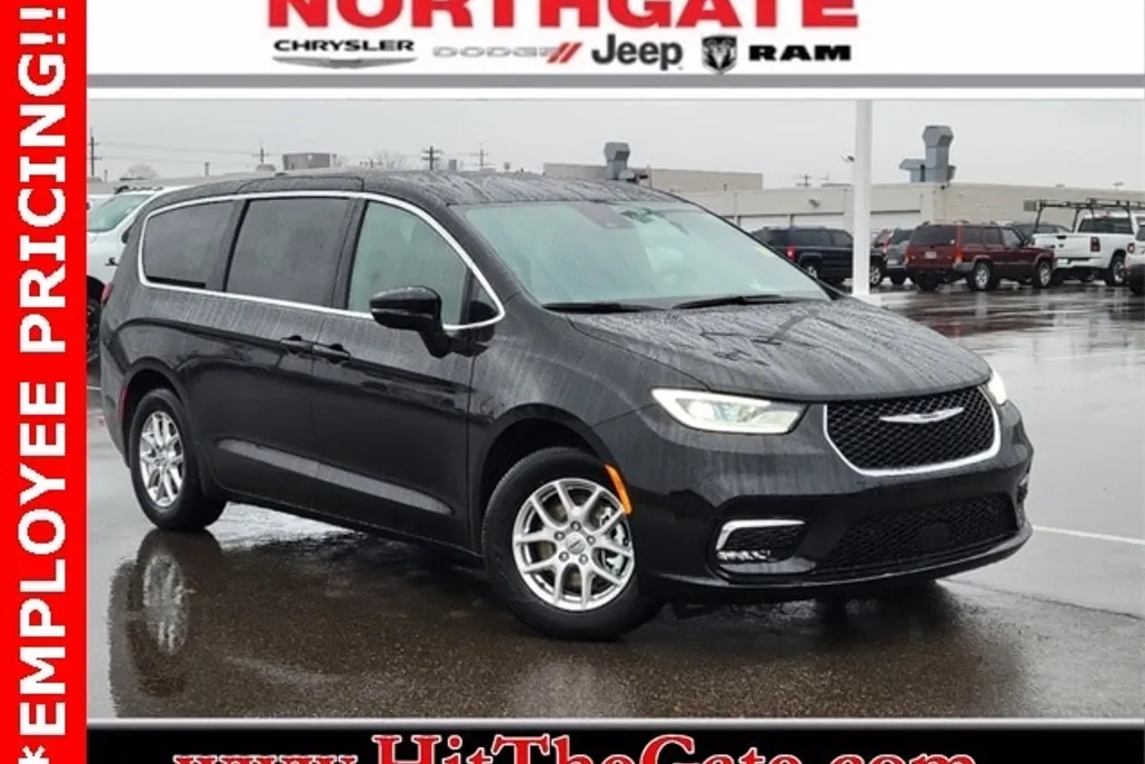 2025 Chrysler Pacifica photo 1