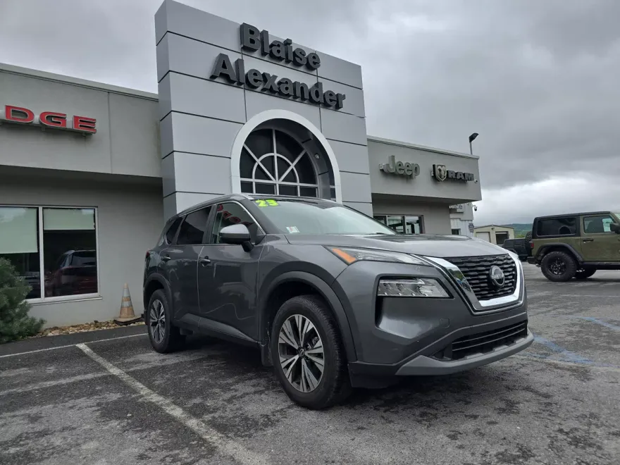 2023 Nissan Rogue AWD SV photo 1