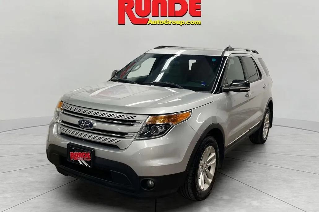2015 Ford Explorer XLT photo 1