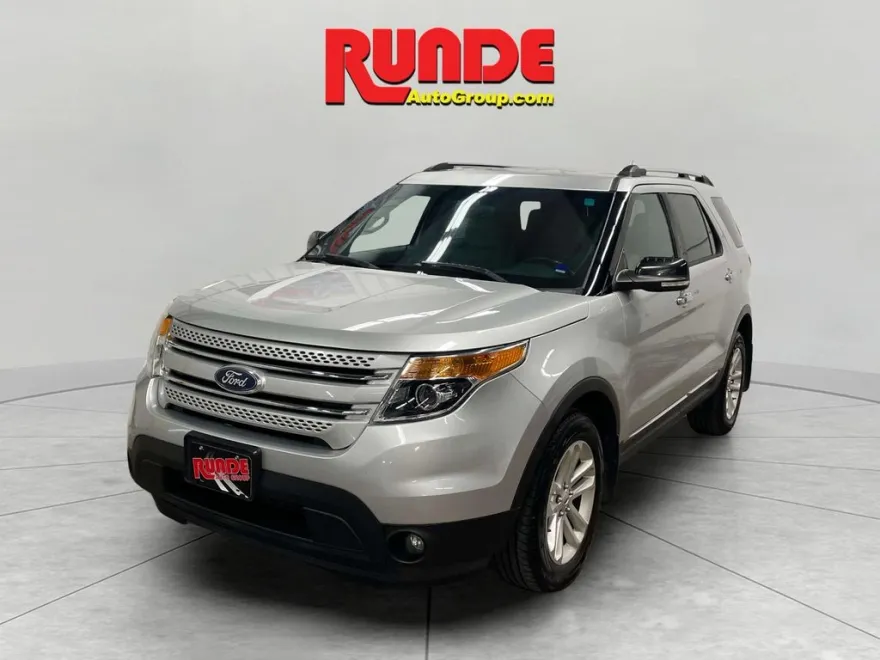 2015 Ford Explorer XLT photo 1