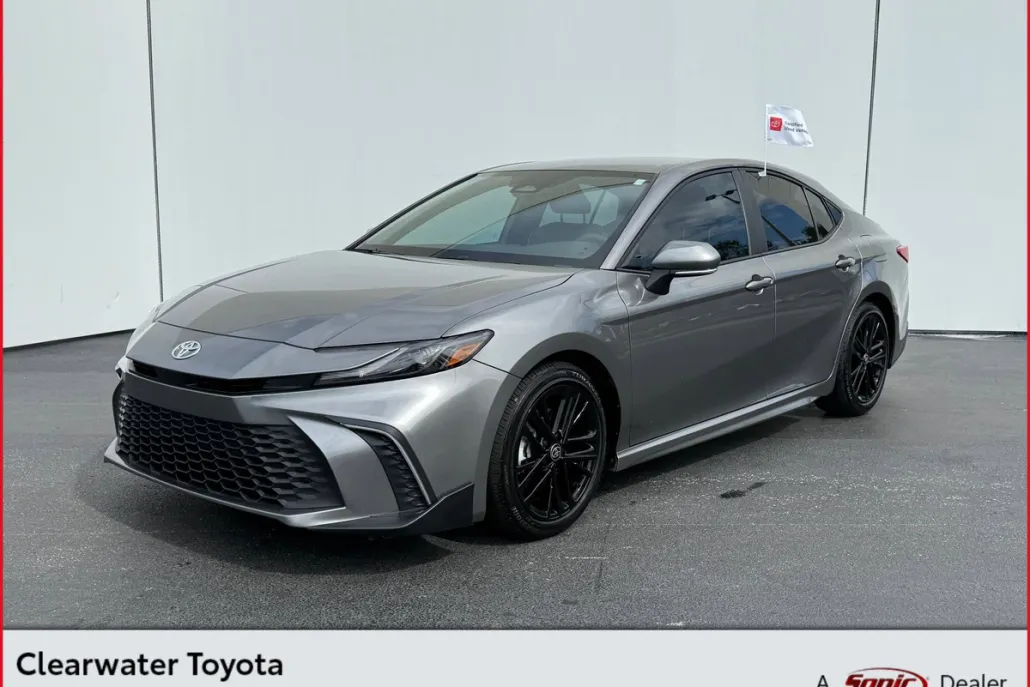 2025 Toyota Camry SE photo 1