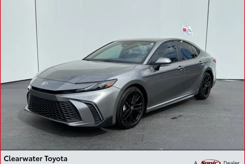 2025 Toyota Camry SE photo 1