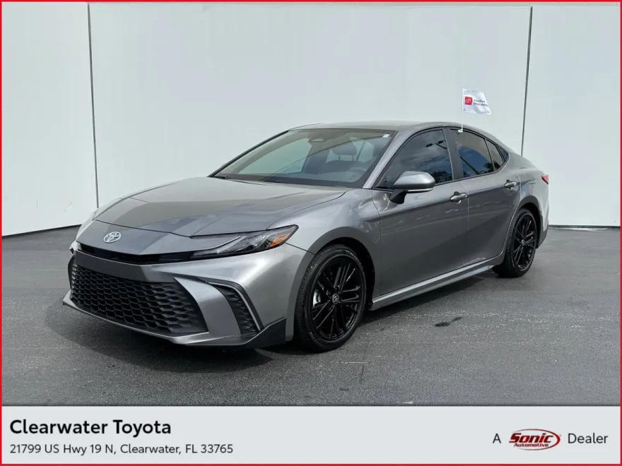 2025 Toyota Camry SE photo 1