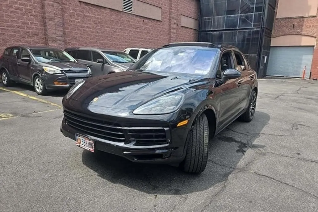 2020 Porsche Cayenne S photo 1