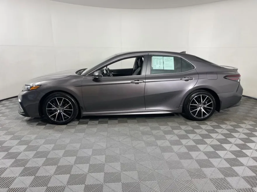 2023 Toyota Camry SE photo 1