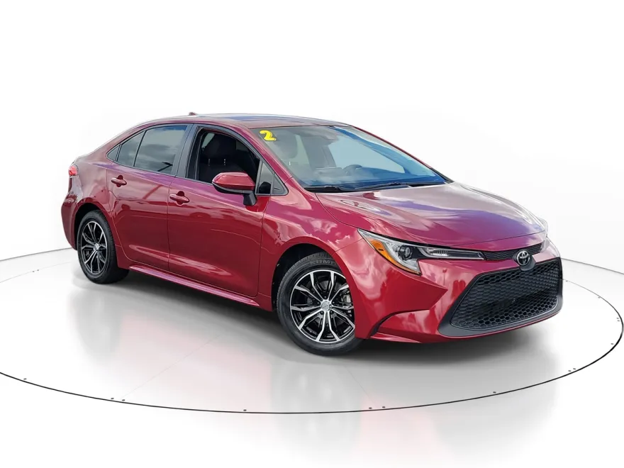 2022 Toyota Corolla LE photo 1