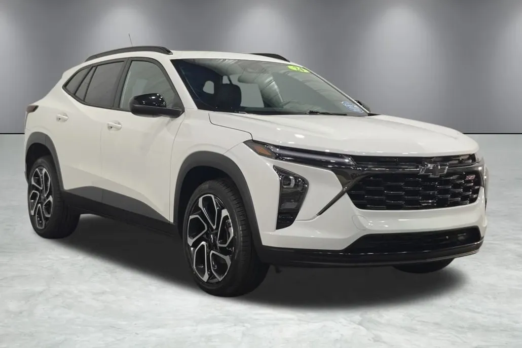 2024 Chevrolet Trax photo 1