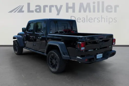 2025 Jeep Gladiator photo 3